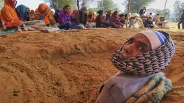 21 Farmers Bury Themselves Neck-Deep In Ground To Protest Against Land Acquisition