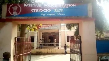 Lawyer Thrashes Client Over Fee Dispute In Odisha, Video Goes Viral