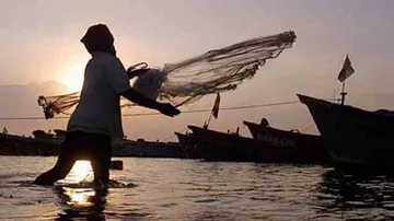 Pakistan arrests 16 Indian fishermen