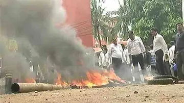 Police-Lawyers Conflict: 3 police officials suspended for 'police excess'