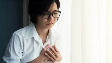 Why women get heart attacks later than men!