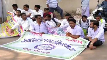 Government High School Contractual Teachers Gherao Minister's Residence