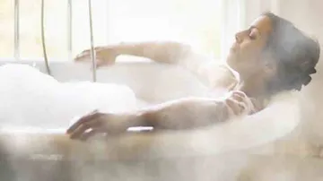 Hot bath may improve inflammation, metabolism: Study