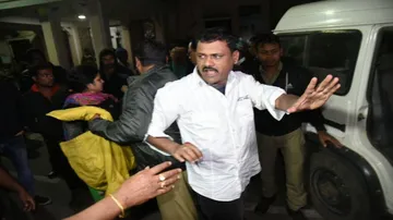 Drunk cop attacks TV journalist in Bhubaneswar