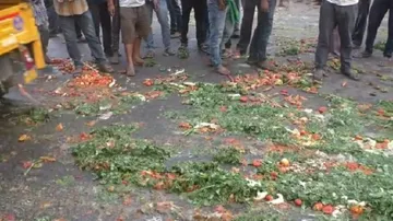 Covid-19 Surge: Farmers, Traders Dump Vegetables On Road Protesting Market Closure In Jharsuguda
