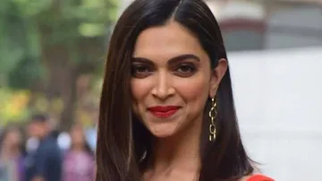 Deepika Padukone In Tears; Says She Did Something Right to Deserve This (Throwback)
