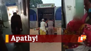 Video Of Odisha Man Carrying Wife’s Dead Body On His Own from Hospital Goes Viral