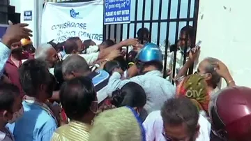 Covid Vaccination Centres Gasp For Breath As Crowd Throws Norms To Wind 