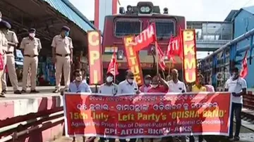 Rail Roko In Bhubaneswar As Left Parties Kick Off 6-Hr Odisha Bandh