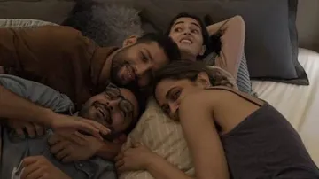 Ananya Panday's Blurry Moments: Deepika Padukone Gets Emotional, Shanaya Kapoor And Siddhant Chaturvedi React