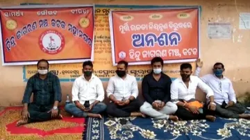 Protest Over Cap On Idol Height