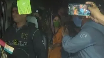 Woman On Dharna In Berhampur: Court Asks Couple To Stay Together For 7 Days