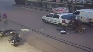 Scooty-Borne Snatchers Drag Delhi Woman For 100 Metres #Watch