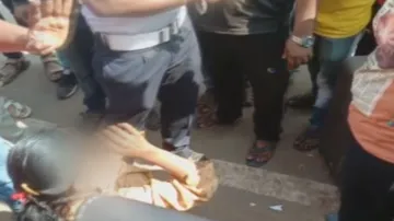 Women Looters Gang Snatch Purse From Commuter In Bhubaneswar, Apprehended By Locals 
