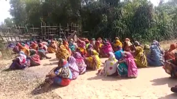 Protest Continues At Dhinkia Village In Paradip; Women, Children Join Hands With Men
