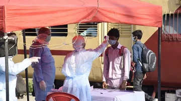 India Reports 1,41,986 New Covid Cases, 285 Deaths