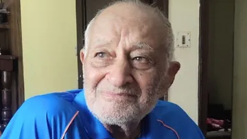 Hockey Legend Charanjit Singh Dies