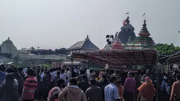 'Maha Snana' Of Lord Jagannath, Siblings Performed At Srimandir After Devotee Vomits Inside Temple
