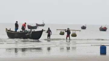 Six Sri Lankan Refugees Saved By Indian Coast Guard
