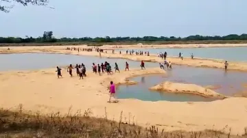 Two plus 2 students drown in Mahanadi, girl missing after jumping into Baitarani  