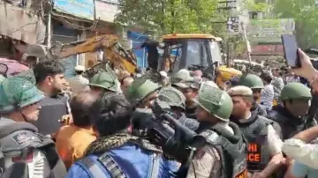 SC stops demolition drive in Jahangirpuri