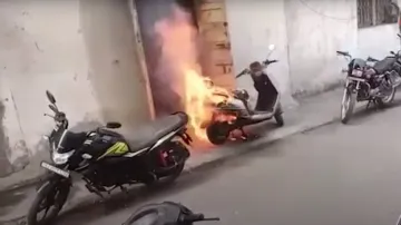 Govt panel finds defect in battery cells in almost all EV fires
