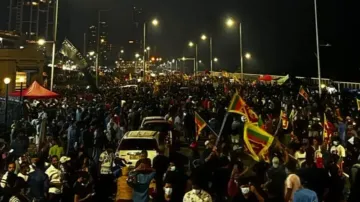 Tense situation in Colombo as Rajapaksa supporters attack peaceful protesters