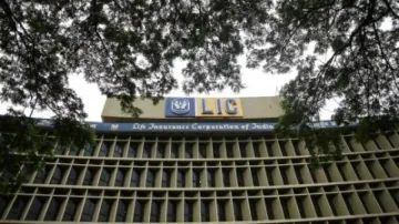 LIC sees lacklustre debut in stock market, lists at over 8% discount