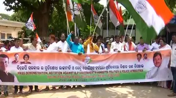 Police high-handedness: OPCC stages ‘dharna’ at Raj Bhawan