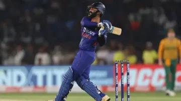 Gavaskar indirectly slams Gautam Gambhir over Dinesh Karthik's place in India's T20 WC squad