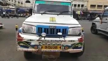 Two tourists hurt after being hit by pickup van near Puri Ratha Khala