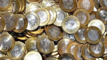 TN man buys car with 60,000 Rs 10 coins to create awareness