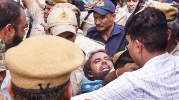Angry mob attacks Udaipur murder accused outside court; hurls slippers, bottles