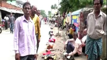 Farmers queuing up before bank from 3 am for Bima money 