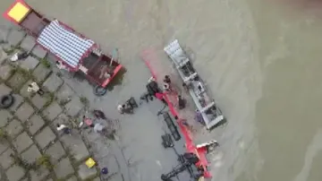 Bus falls into Narmada River