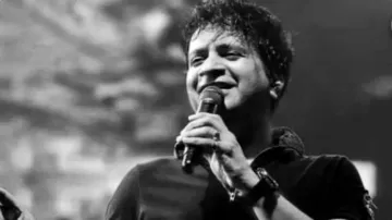 KK destined to rule hearts, filled Gulzar's eyes with pride, watch throwback