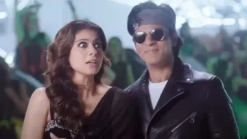 Shah Rukh Khan accidentally kisses Kajol on lips! Fans call it 'cute mistake'