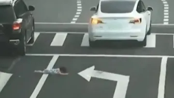 Baby falls out of car in China