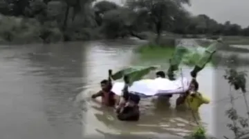 Family forced to carry body in swollen nullah to cremate it