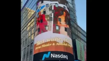 Sara's fans light up Times Square billboard, do flash mob on her birthday