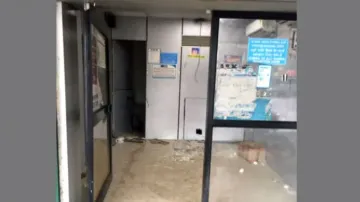 Miscreants flee with entire SBI ATM containing Rs 20 lakh cash
