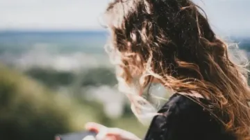 Teen girls find it more difficult to give up social media than boys