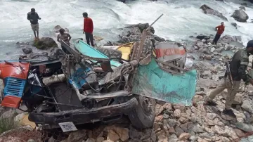 Jawans dead in bus mishap in Kashmir