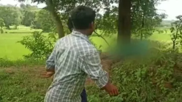 Man hacks wife to death after quarrel, hangs self in Bolangir
