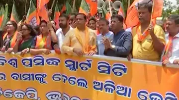 BJP threatens to intensify stir if garbage is not lifted within 48 hours