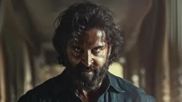 Watch: Hrithik Roshan bows down to touch feet of fan; Vikram Vedha has Bollywood 'Tadka'