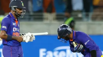 Ind vs Pak: Dinesh Karthik bows down to Hardik Pandya