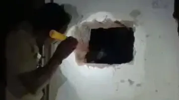 Thieves break into liquor store 