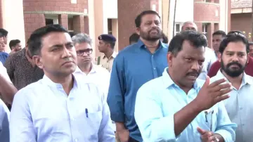 Goa CM Pramod Sawant along with Cong leaders who joined BJP