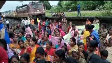 Kudumi community stages 'rail roko' in Mayurbhanj demanding reinclusion in ST list